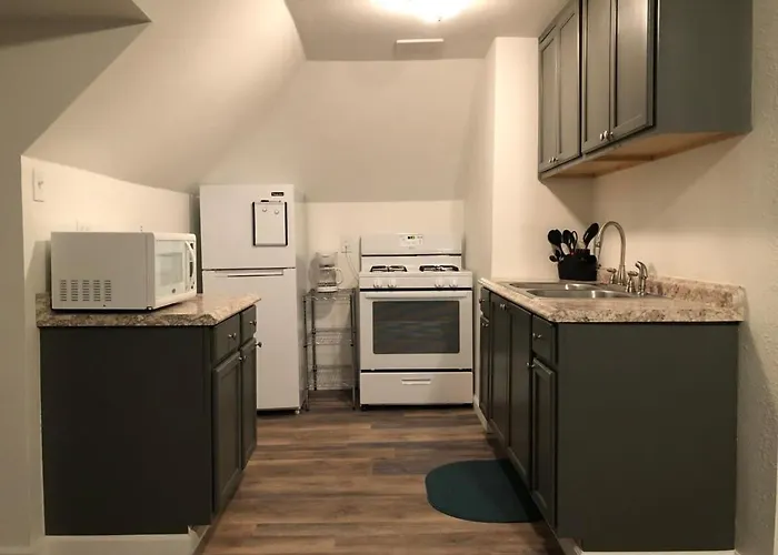 Unwind In A Bright Comfortable For 3 Pittsburgh