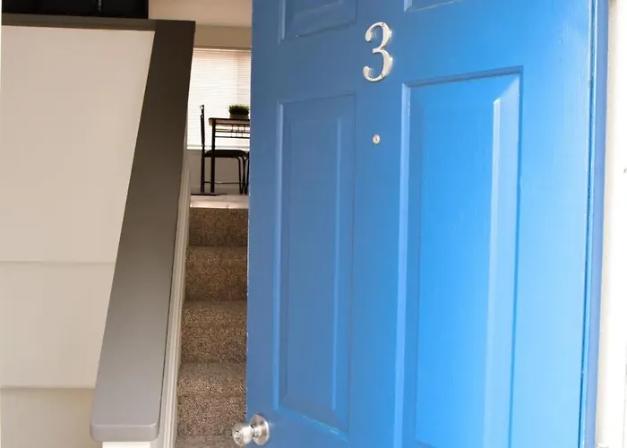 Unwind In A Bright Comfortable For 3 Apartment
